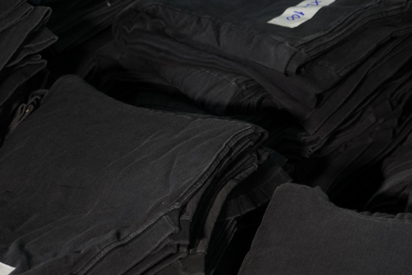 เสื้อพร้อมสำหรับงานผลิต